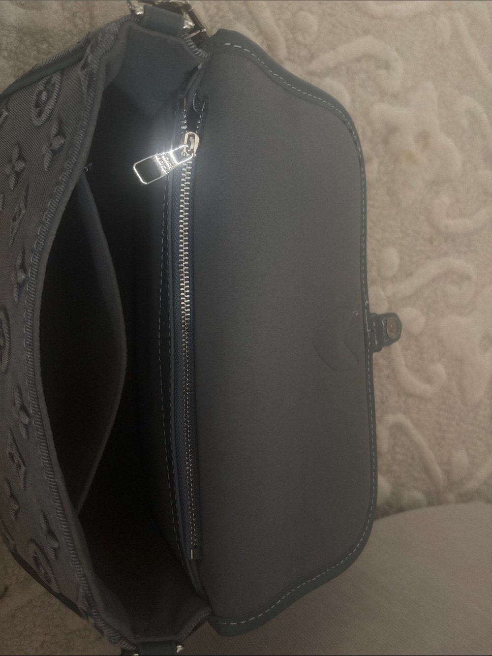 Denim bag with magnetic closure and outside pocket for Cell Phone. - Picture 6 of 7